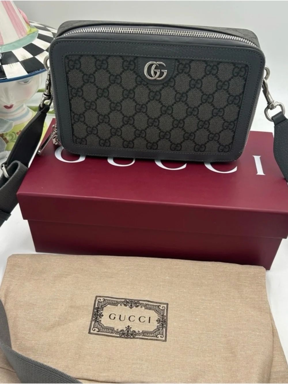 Gucci GG Supreme shoulder Bag crafted in gray and black canvas made Italy